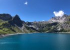 IMG 3588    Der Lünersee mitsamt dem Aufstieg zur Schesaplana. Ganz klein ist rechts hinten noch die Totalphütte zu erkennen.